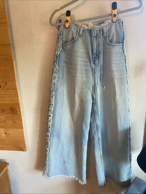 Divided Light Blue Wide-Leg Jeans with Frayed Side Trim